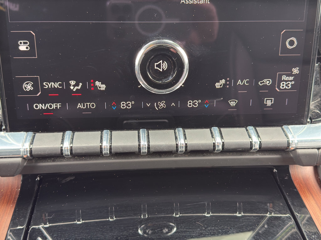 Used 2025 GMC Yukon XL Denali AWD/4WD image 36