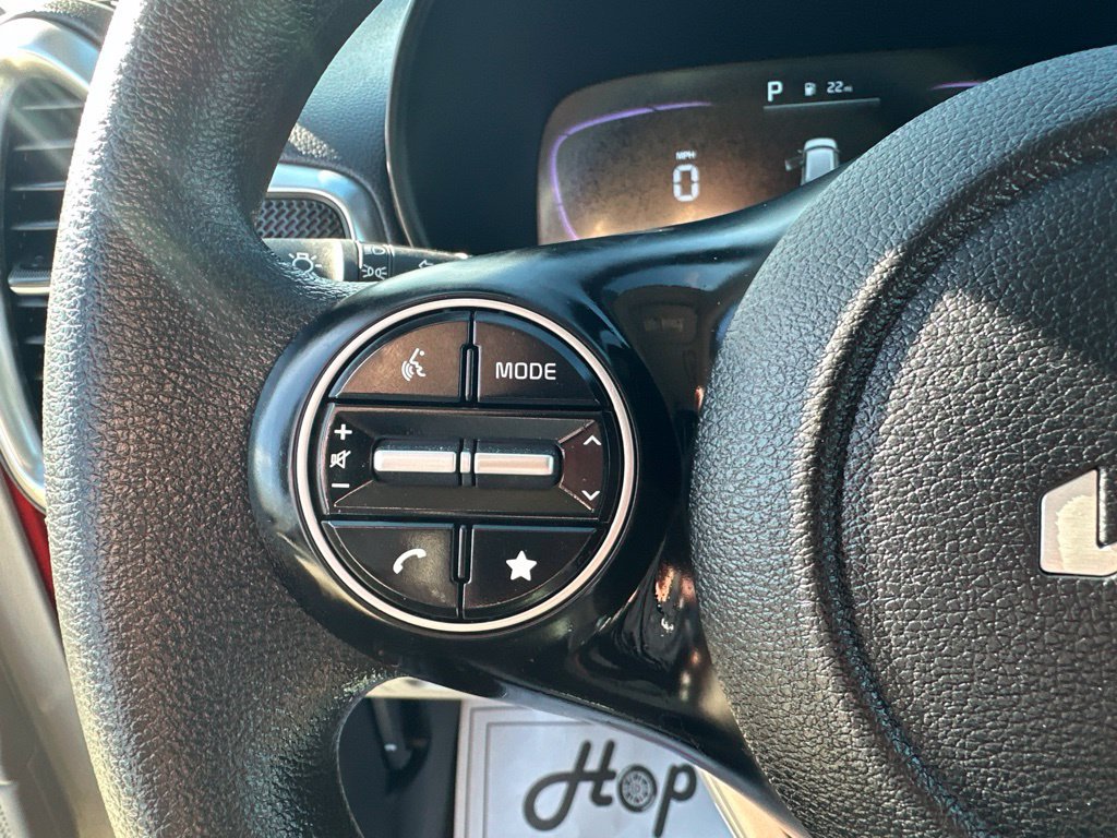 Used 2025 Kia Soul LX w/ LX Technology Package FWD image 17