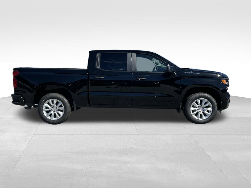 New 2026 Chevrolet Silverado 1500 Custom RWD image 2