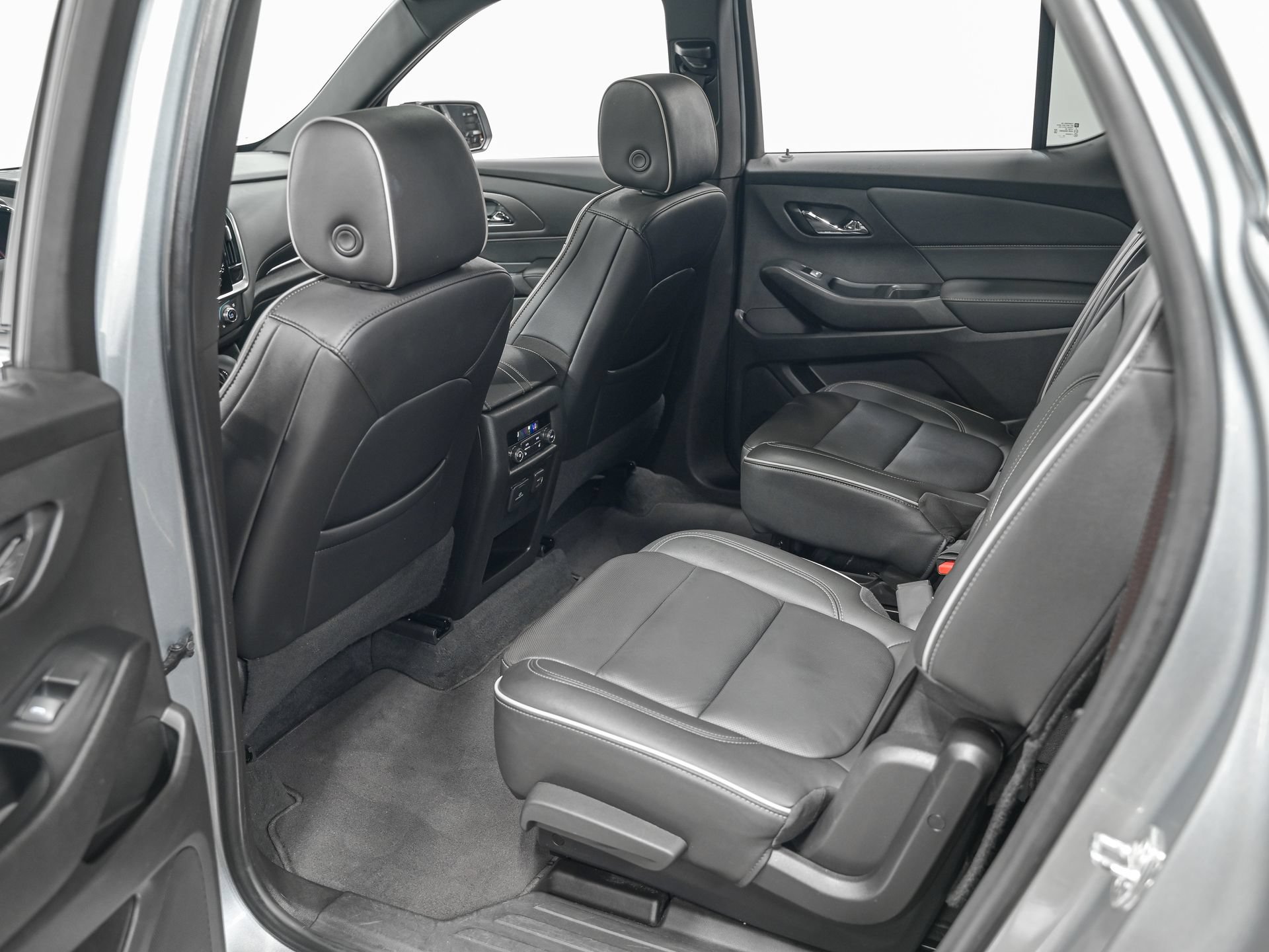 Used 2024 Chevrolet Traverse Premier w/ Redline Edition AWD/4WD image 26