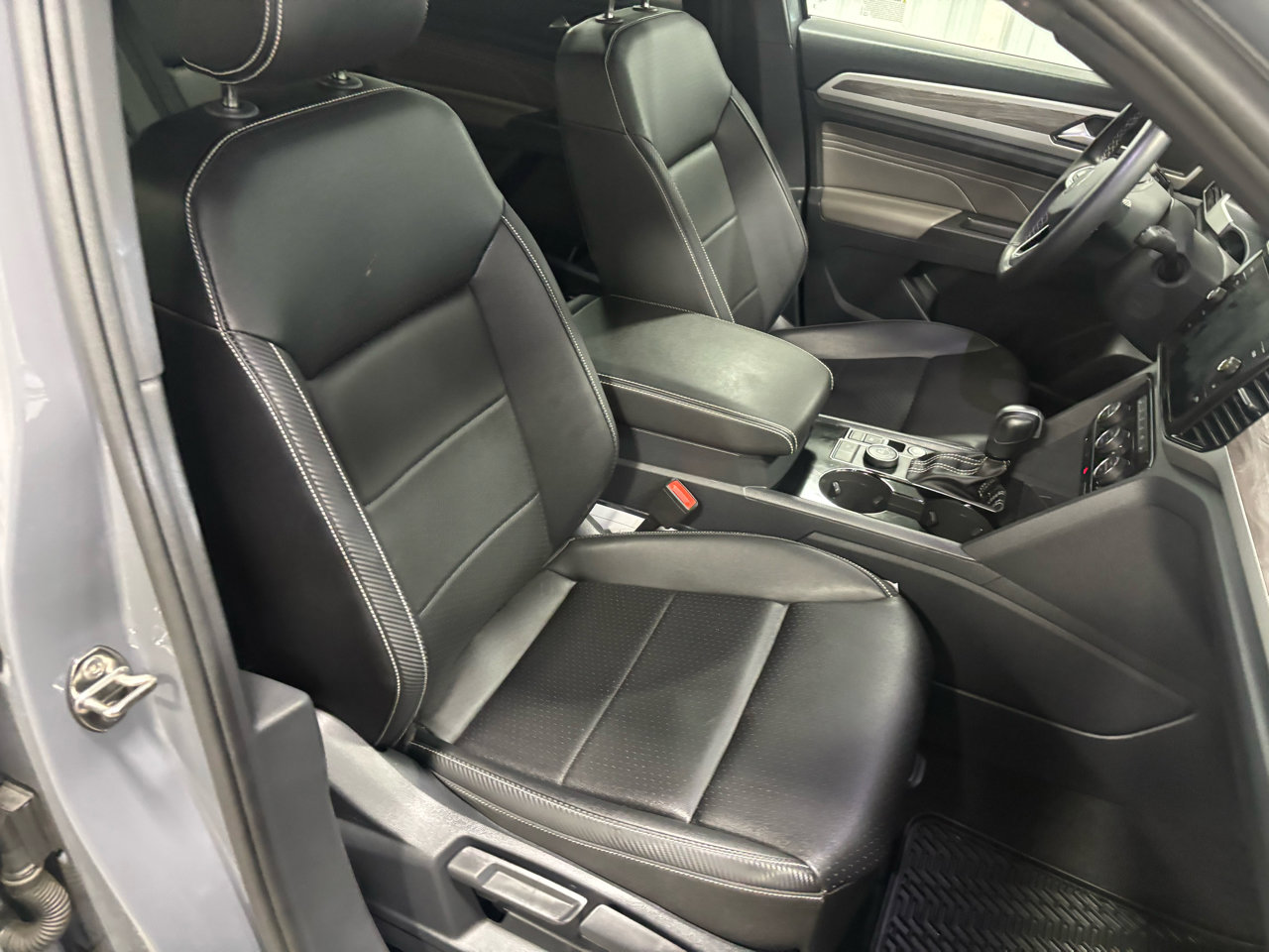 Used 2023 Volkswagen Atlas SE w/ Technology Package w/ Black Wheel Package image 35