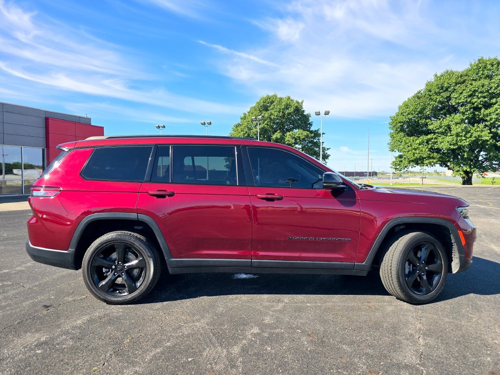 Used 2022 Jeep Grand Cherokee L Limited w/ Black Appearance Package AWD/4WD image 16
