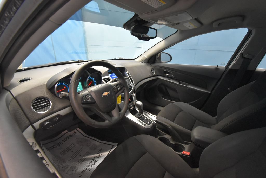 Used 2015 Chevrolet Cruze LT FWD image 2