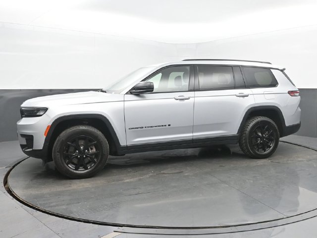 Used 2024 Jeep Grand Cherokee L Laredo AWD/4WD image 2
