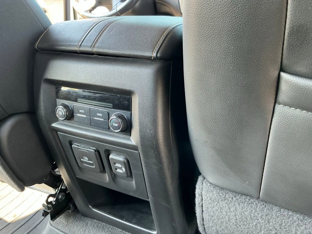 Used 2020 Chevrolet Traverse LT w/ LT Premium Package image 15