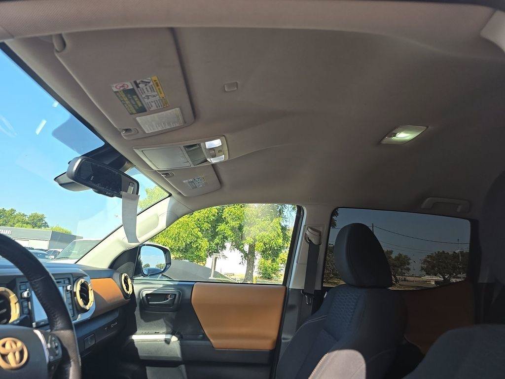 Used 2019 Toyota Tacoma SR5 AWD/4WD image 15