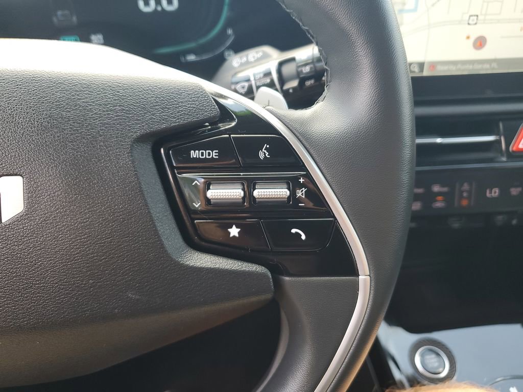 Used 2023 Kia Niro SX Touring image 22