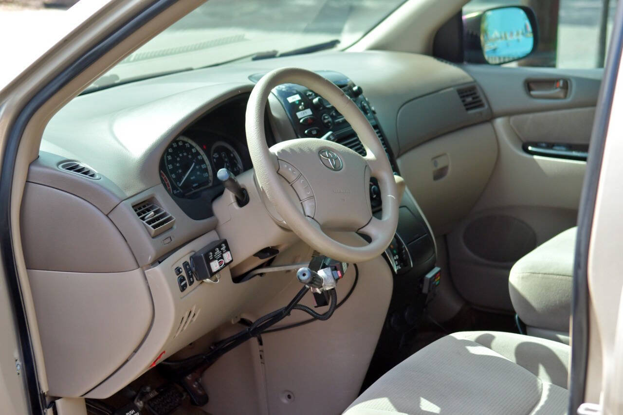 Used 2005 Toyota Sienna LE FWD image 18