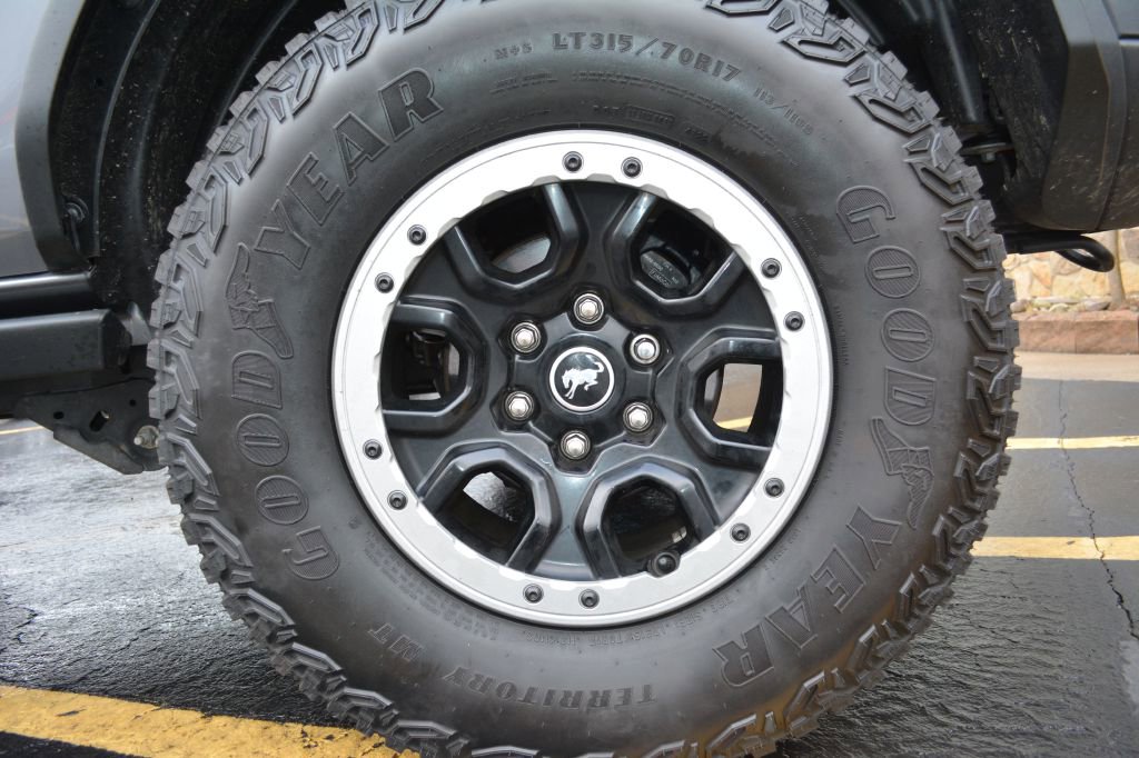 Used 2023 Ford Bronco Black Diamond w/ Sasquatch Package image 6