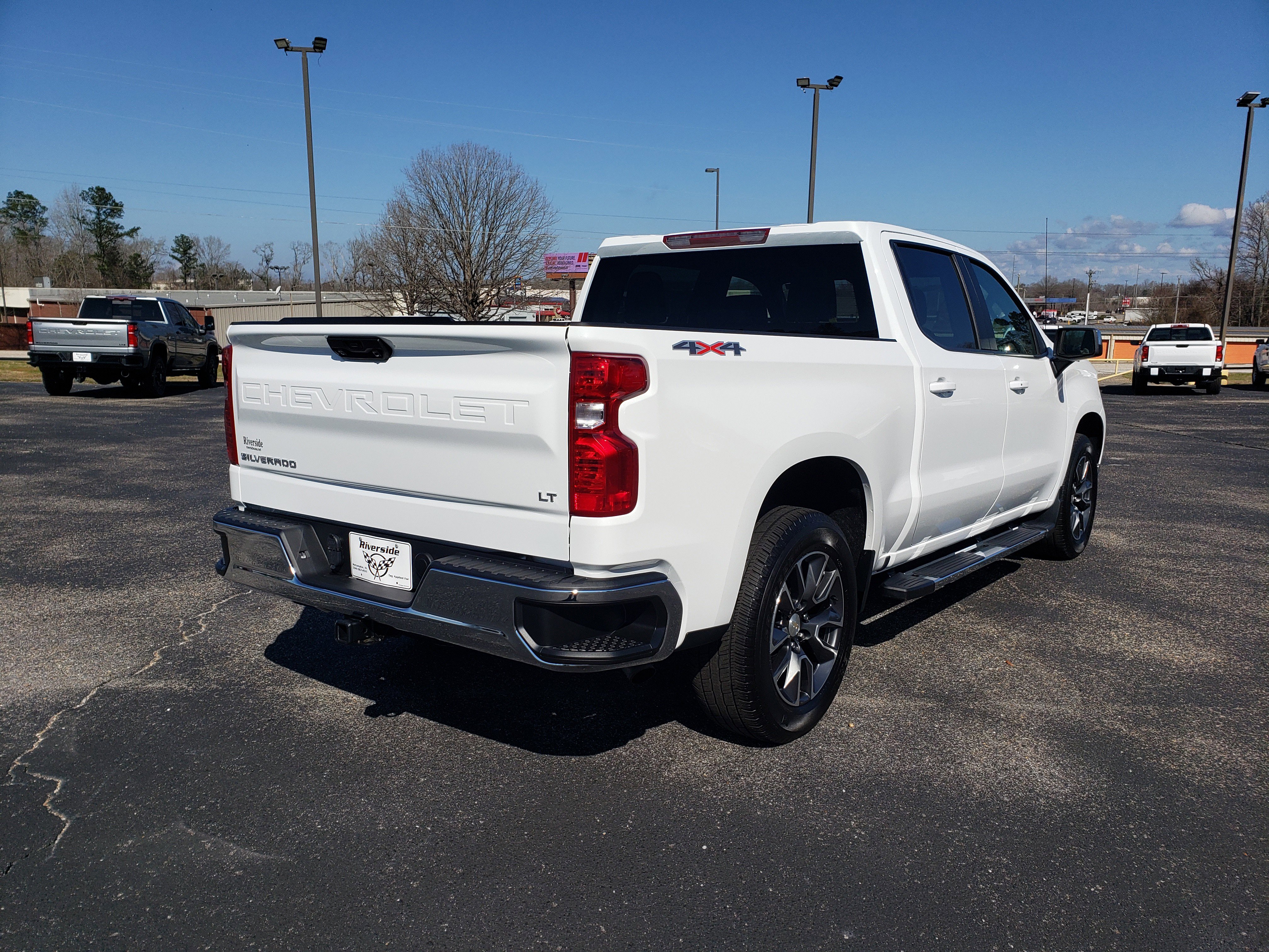 Used 2024 Chevrolet Silverado 1500 LT image 3