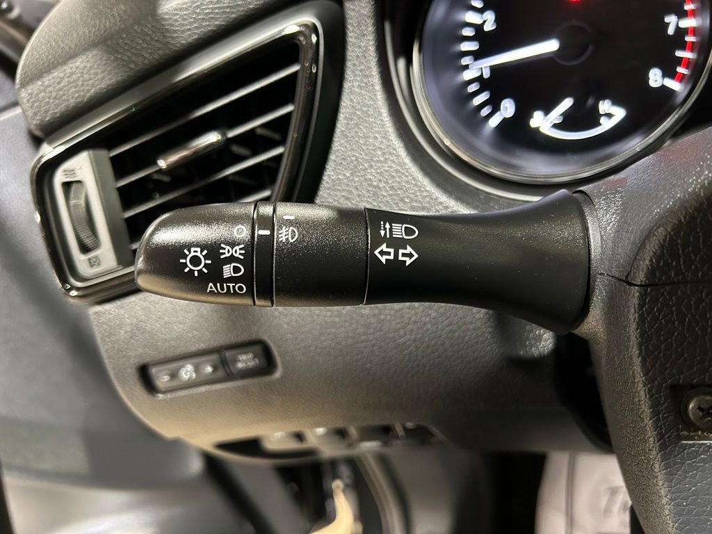 Used 2019 Nissan Rogue SL AWD/4WD image 25