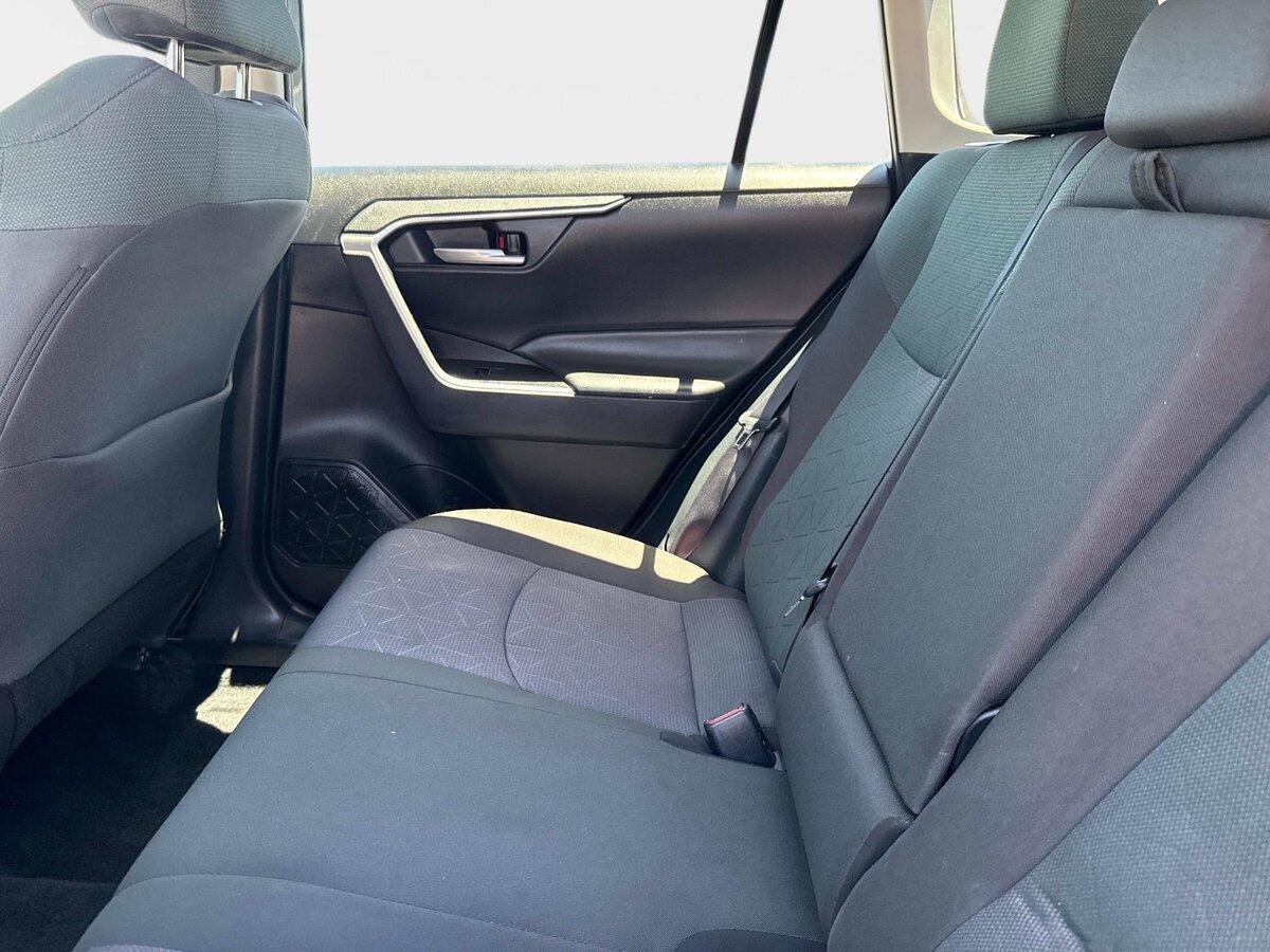 Used 2024 Toyota RAV4 XLE w/ Convenience Package FWD image 13