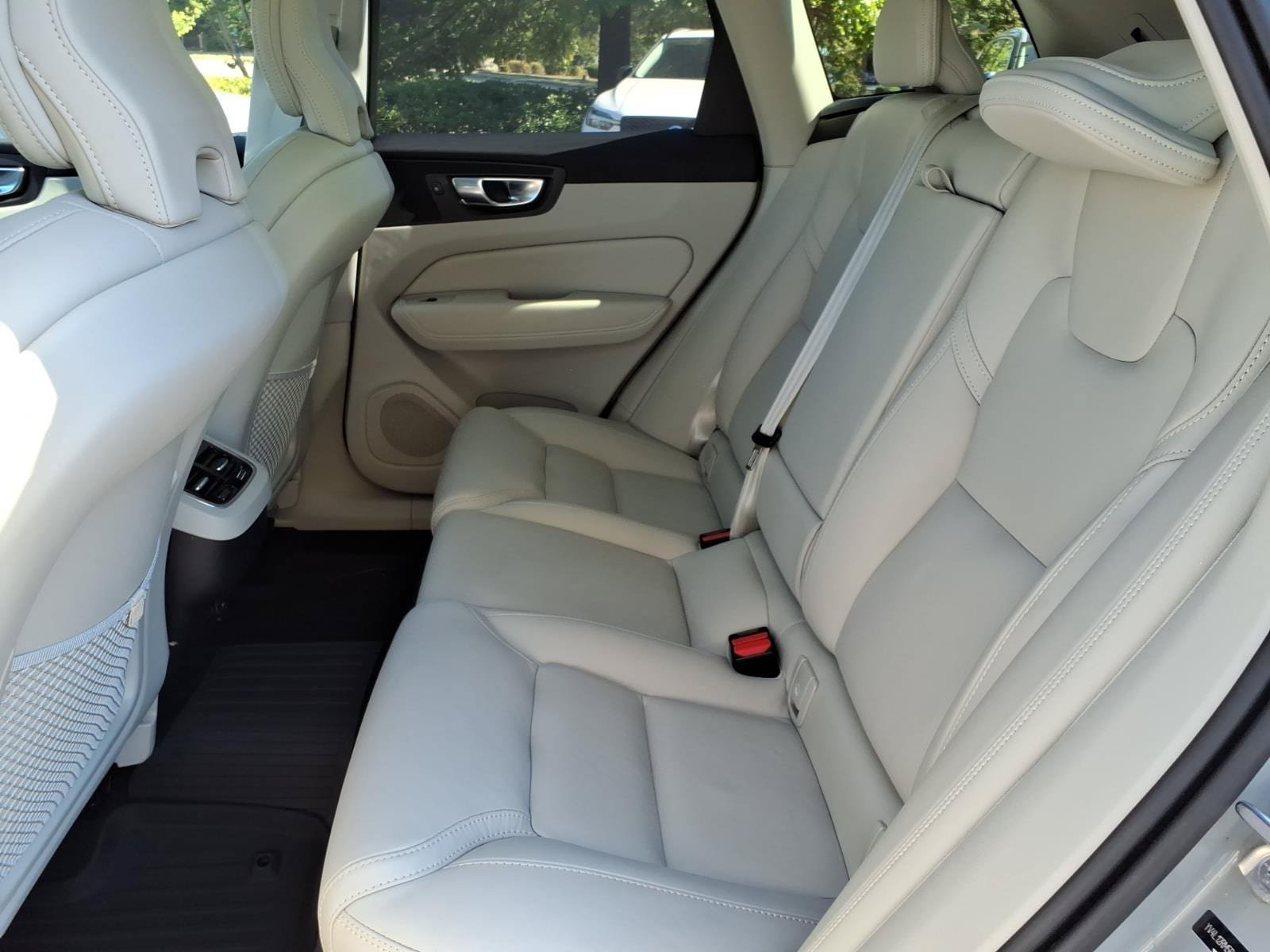 Certified 2024 Volvo XC60 B5 Ultimate w/ Protection Package Premier AWD/4WD image 20