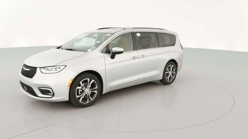 New 2026 Chrysler Pacifica Pinnacle image 1