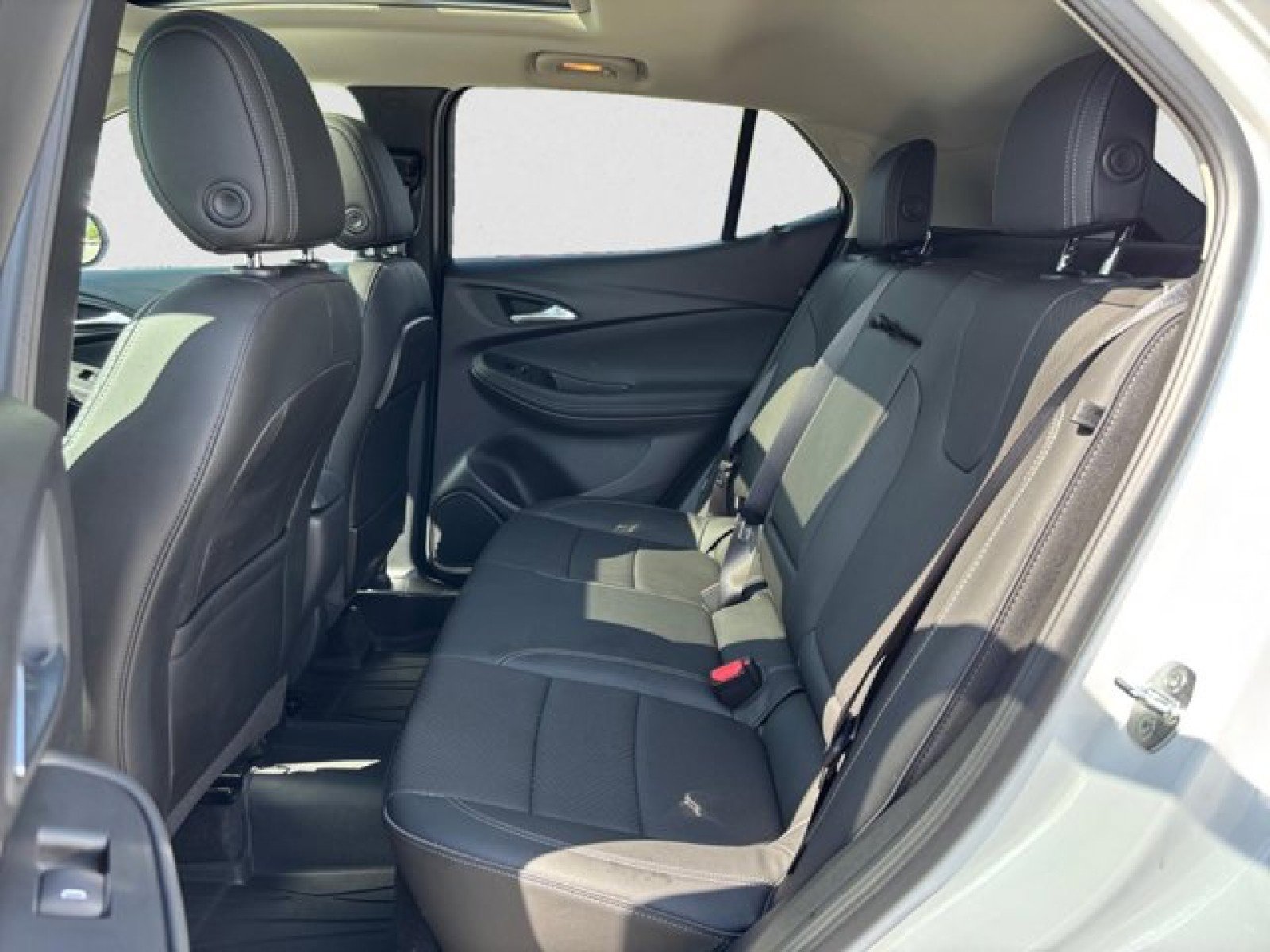 Used 2022 Buick Encore GX Essence w/ Advanced Technology Package image 18