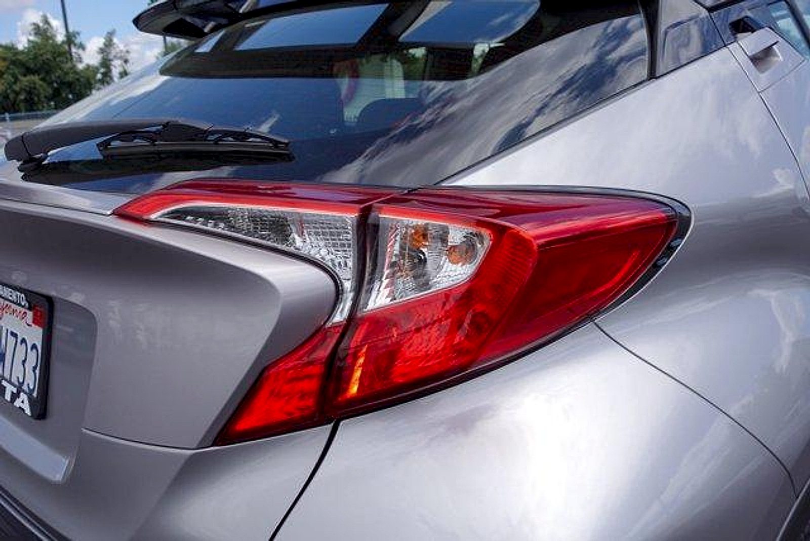 Certified 2019 Toyota C-HR XLE FWD image 5