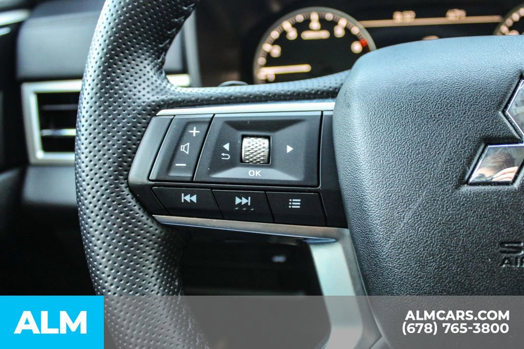 Used 2025 Mitsubishi Outlander SE image 29