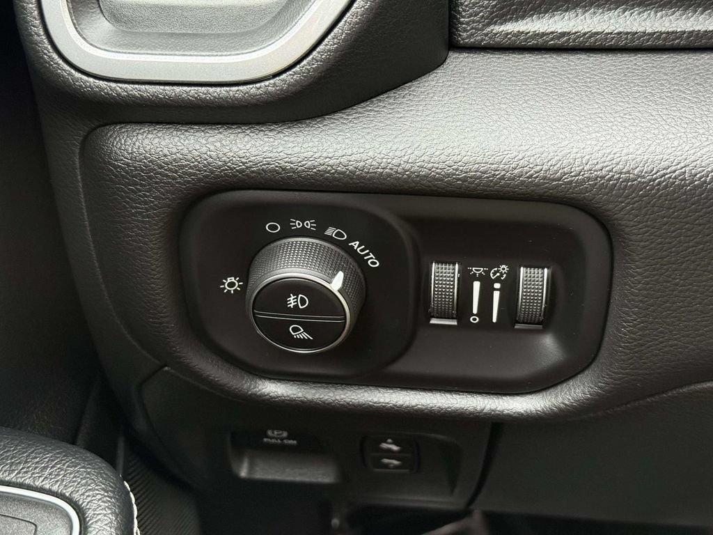 Used 2023 RAM 1500 Laramie AWD/4WD image 27