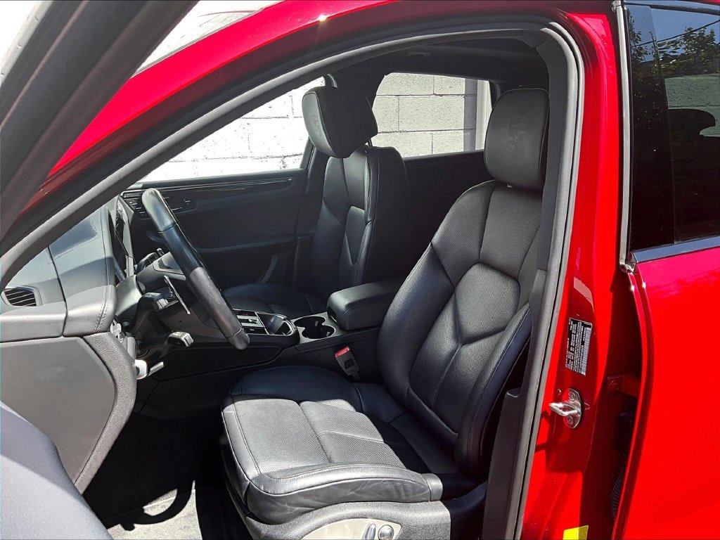 Certified 2023 Porsche Macan Turbo AWD/4WD image 5
