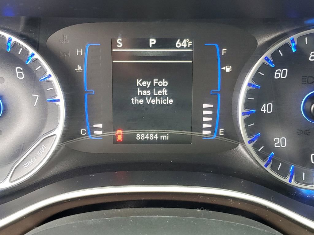 Used 2022 Chrysler Voyager LX image 15