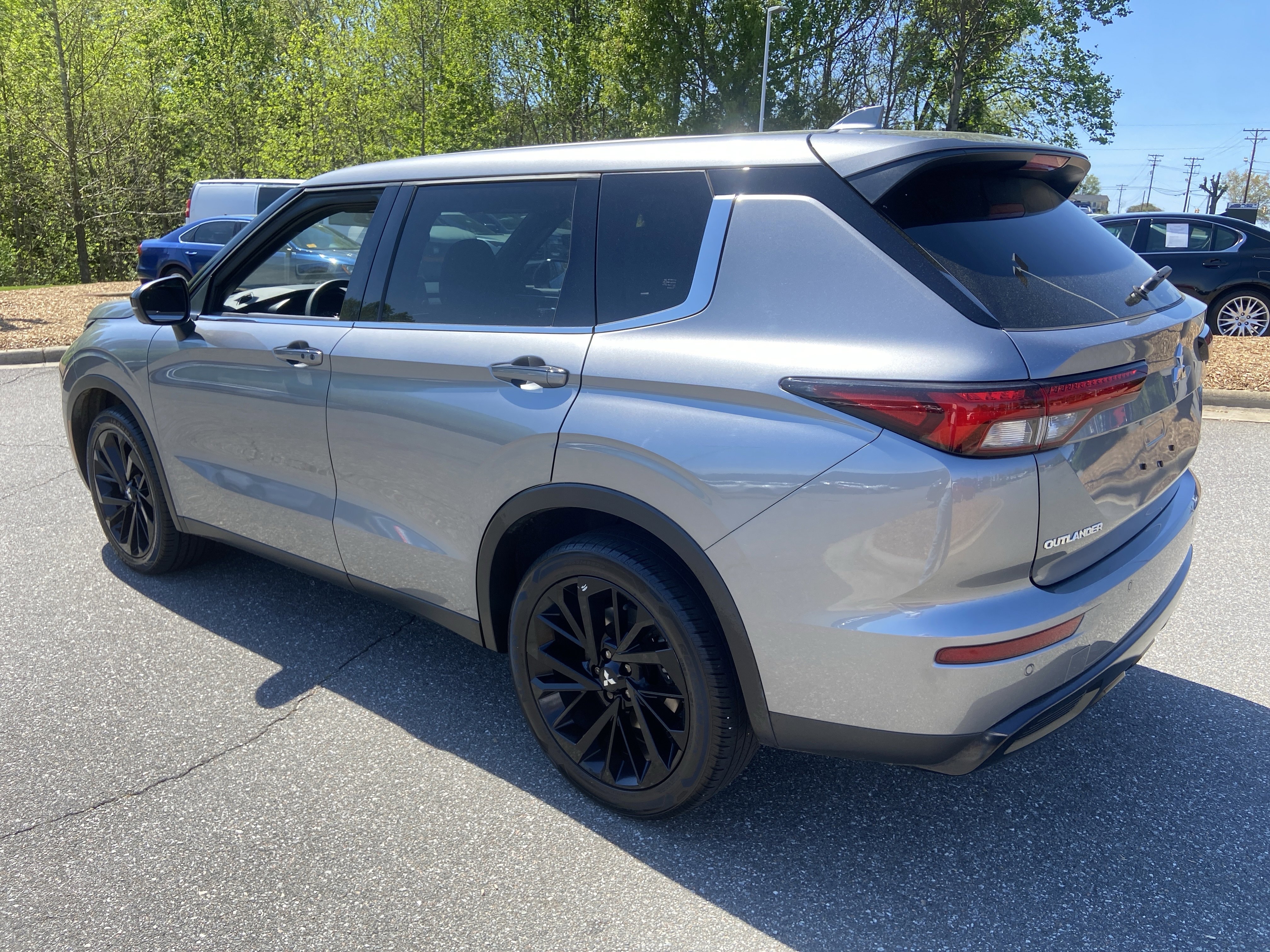 Used 2023 Mitsubishi Outlander SE Black Edition image 6