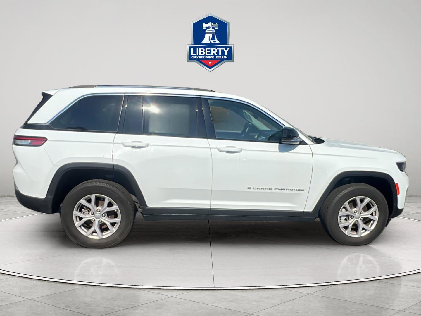 Certified 2022 Jeep Grand Cherokee Limited AWD/4WD image 28