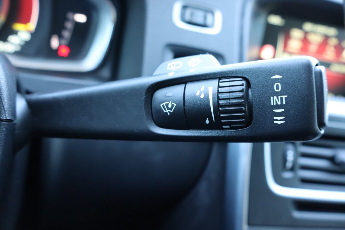 Used 2015 Volvo V60 T5 Platinum image 33