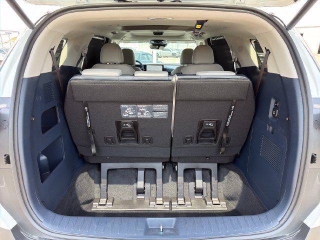 New 2027 Kia Carnival SX w/ Dark Edition Package FWD image 25