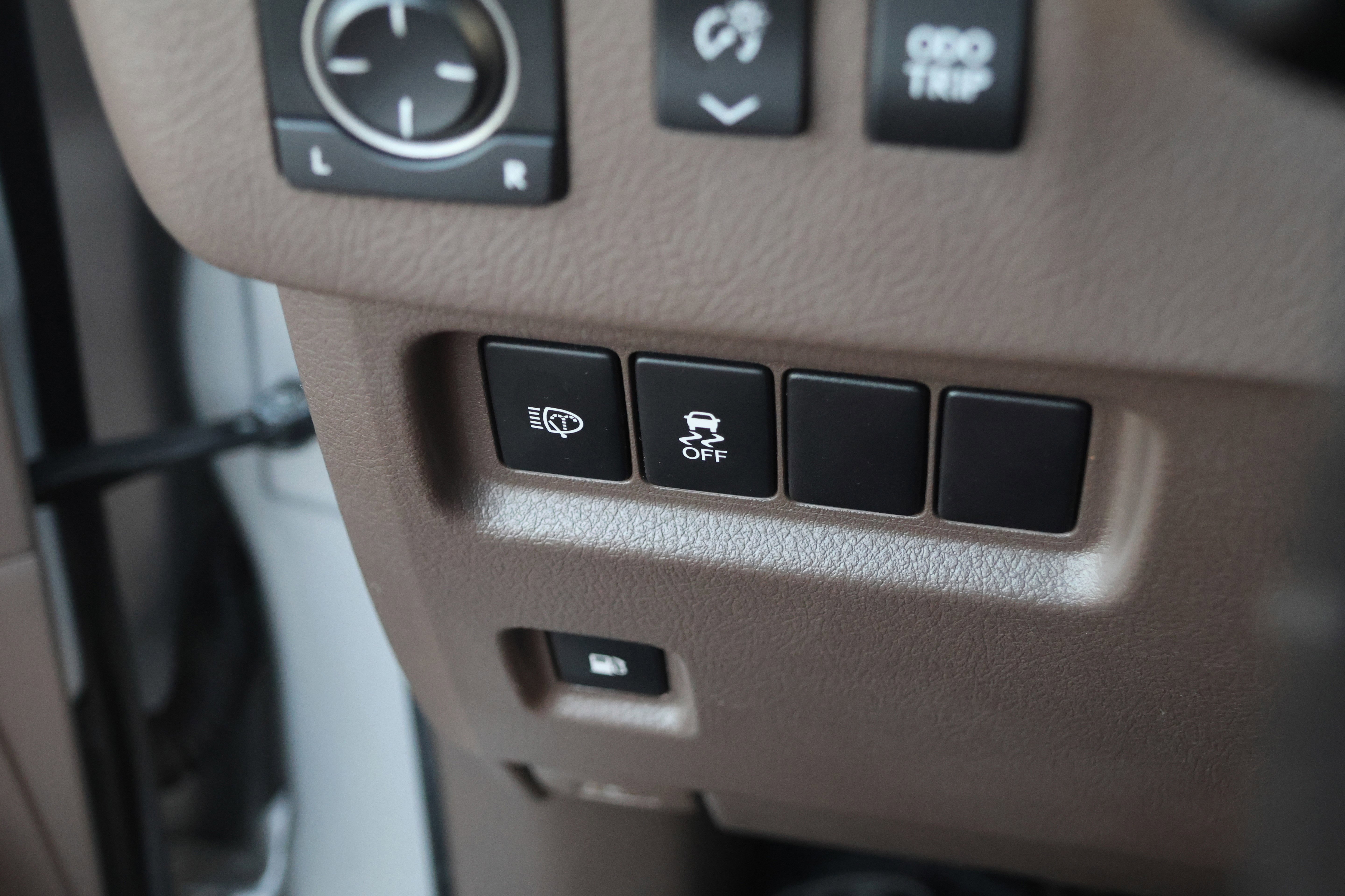 Used 2015 Lexus GX 460 w/ Premium Package image 16