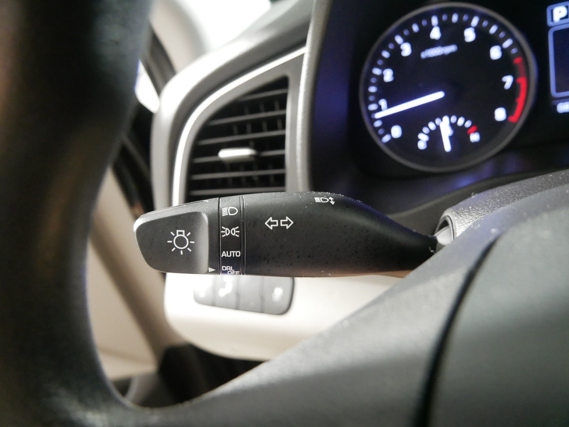 Used 2018 Hyundai Elantra SEL FWD image 32