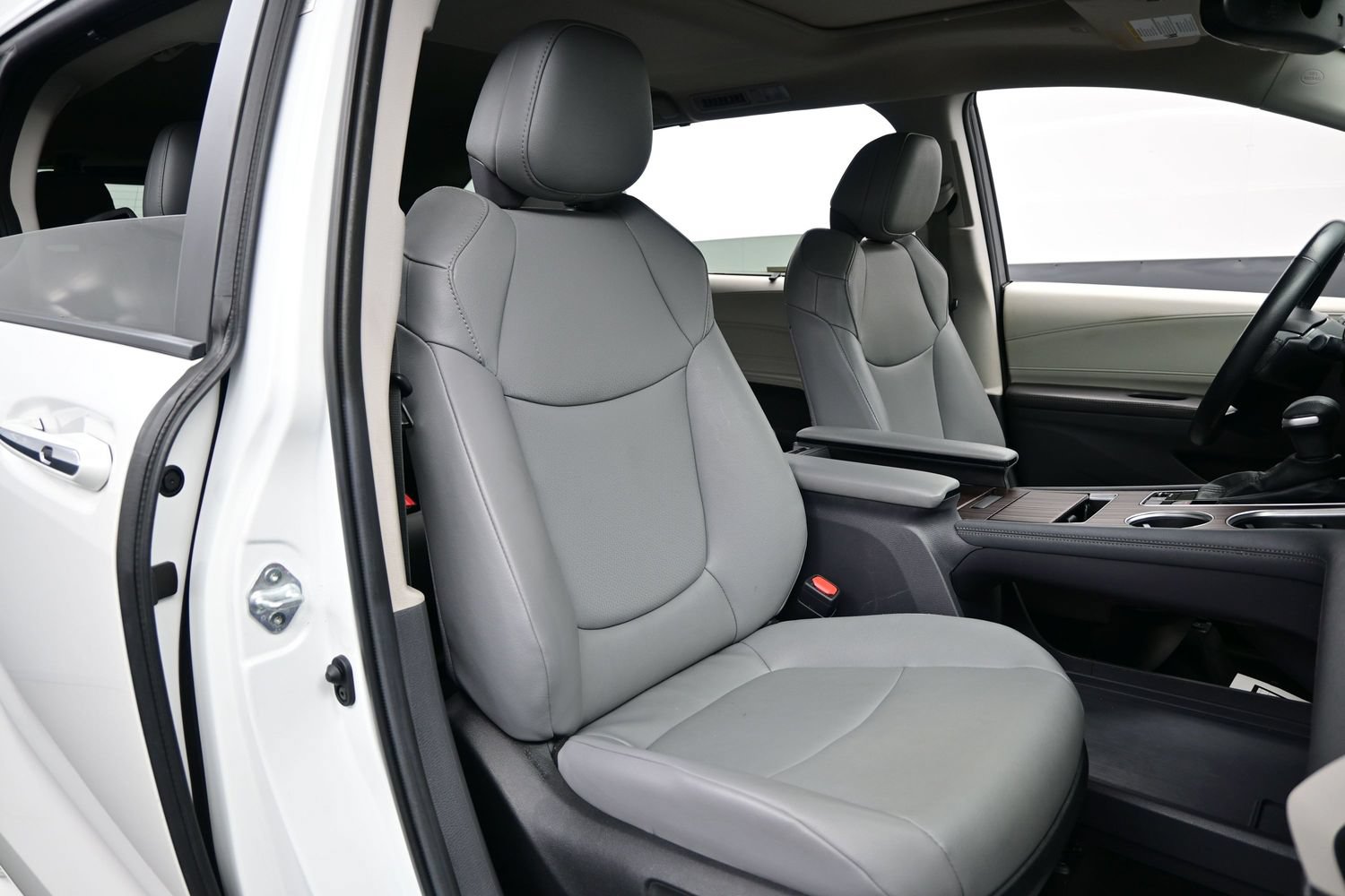 Used 2024 Toyota Sienna XLE AWD/4WD image 14
