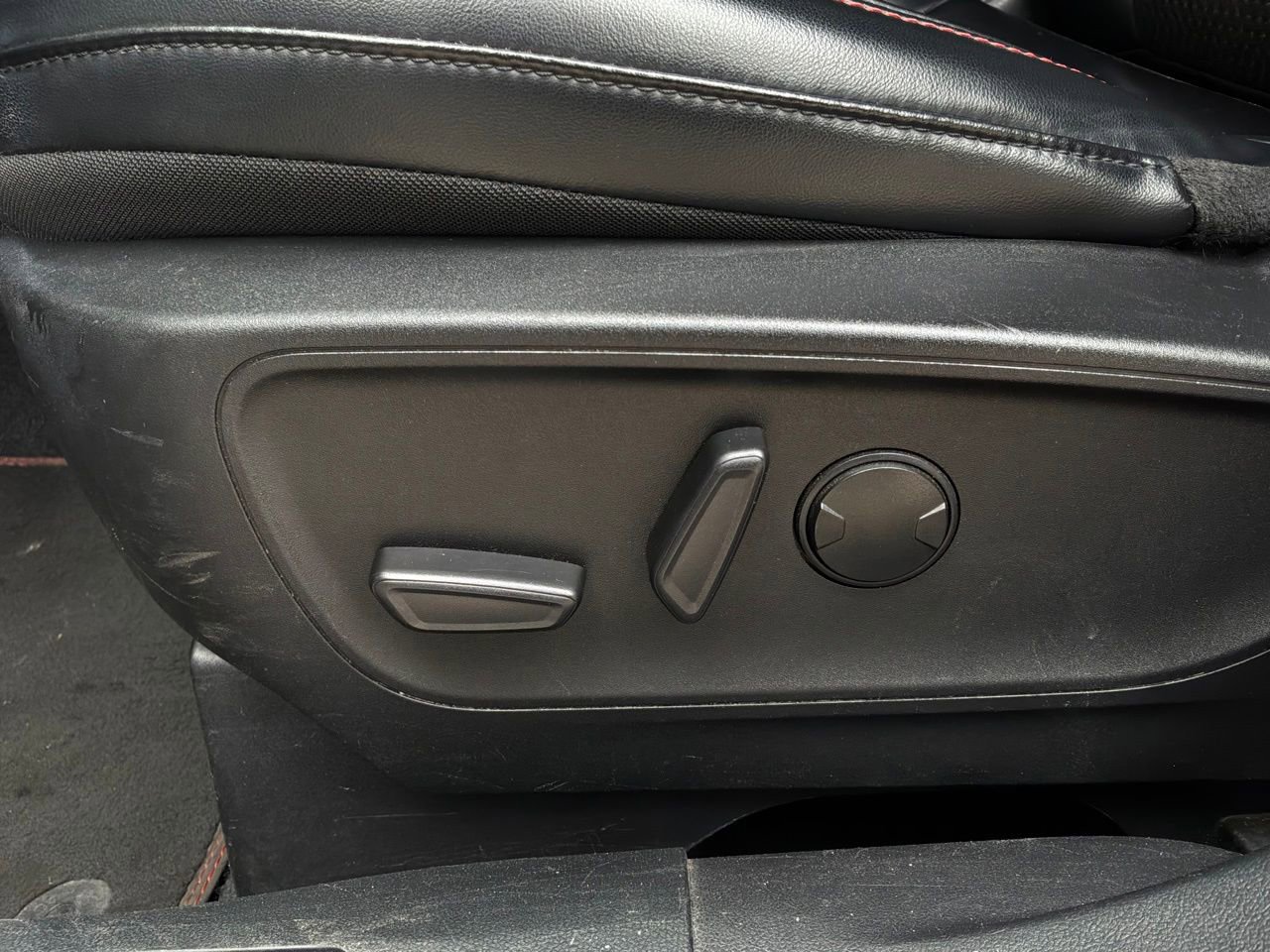 Used 2023 Ford Escape ST-Line FWD image 11