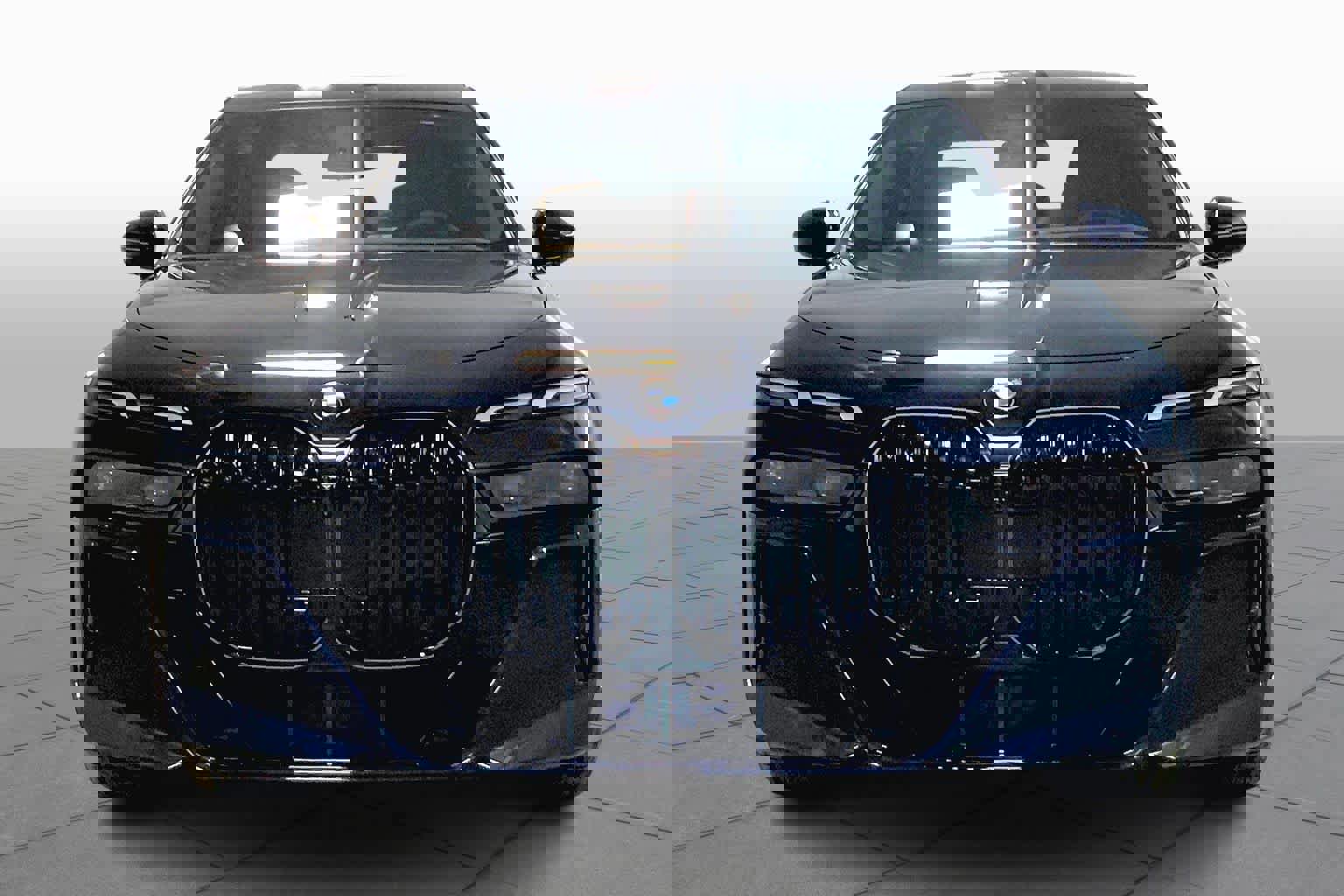 Used 2025 BMW 760i xDrive image 4