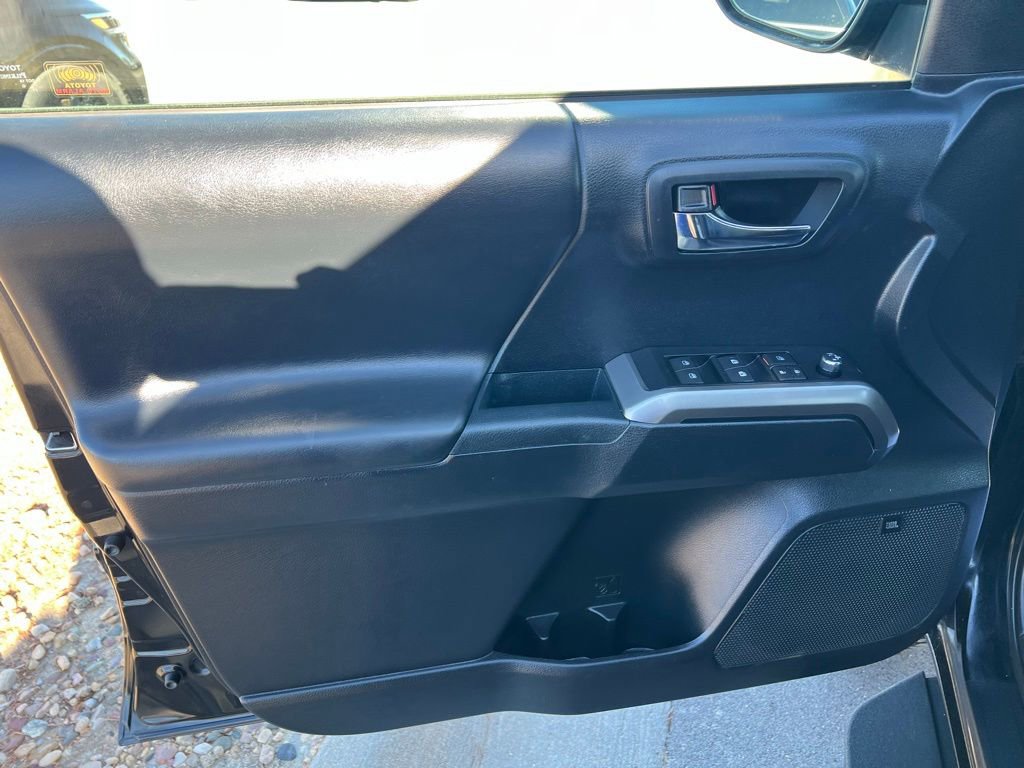 Used 2018 Toyota Tacoma Limited image 15