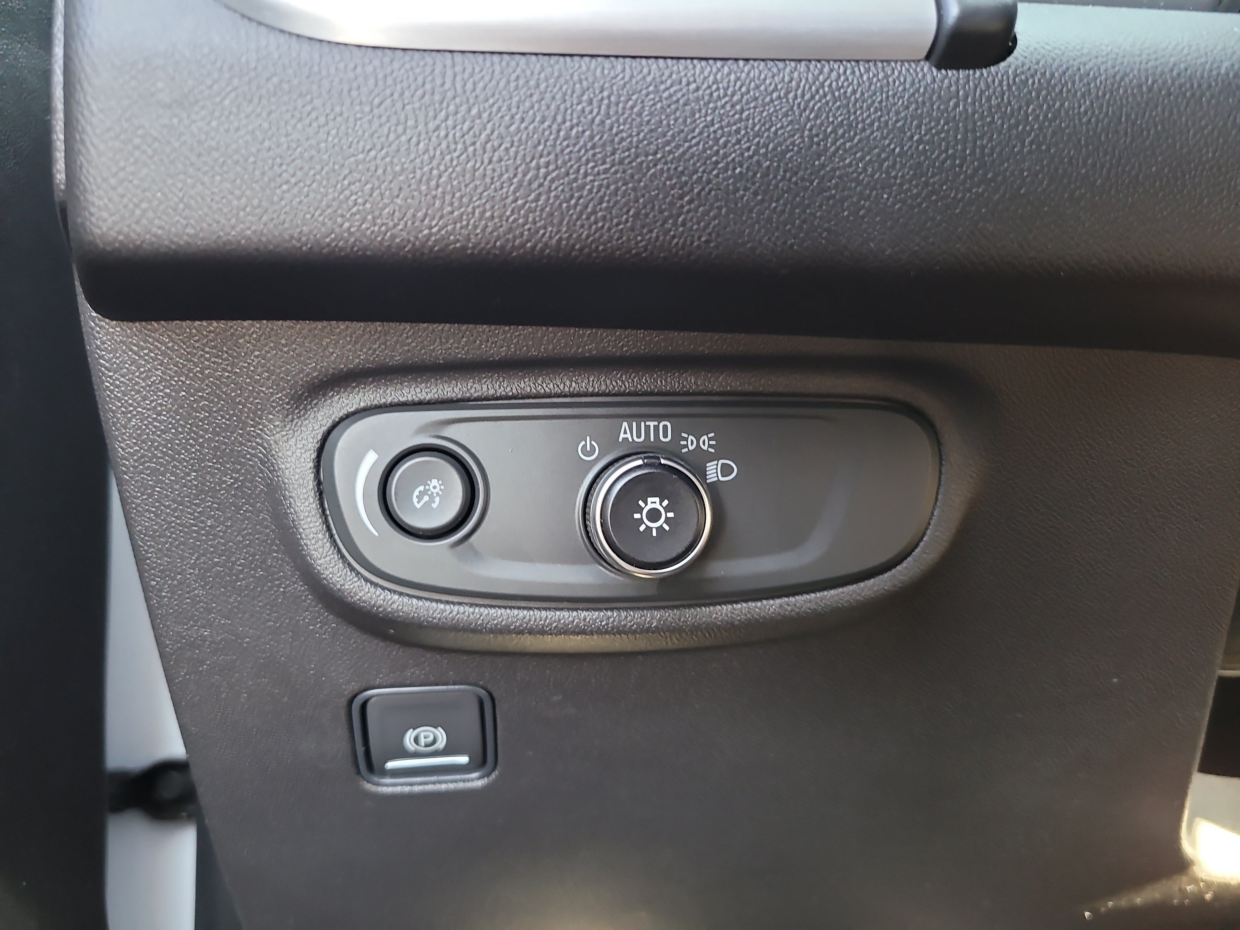 Used 2023 GMC Terrain SLE FWD image 31