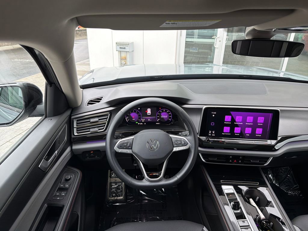 Certified 2025 Volkswagen Atlas Peak Edition SE AWD/4WD image 16