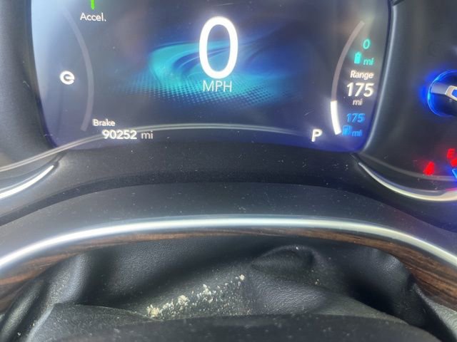 Used 2021 Chrysler Pacifica Limited w/ Uconnect Theater Family Group FWD image 11