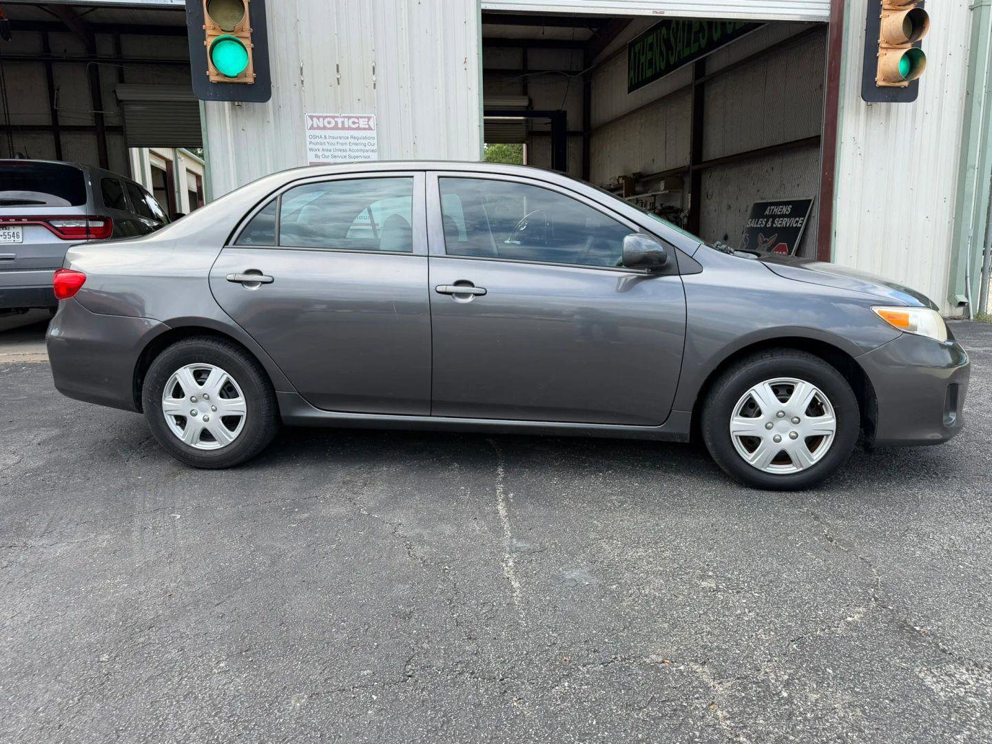 Used 2013 Toyota Corolla L FWD image 2