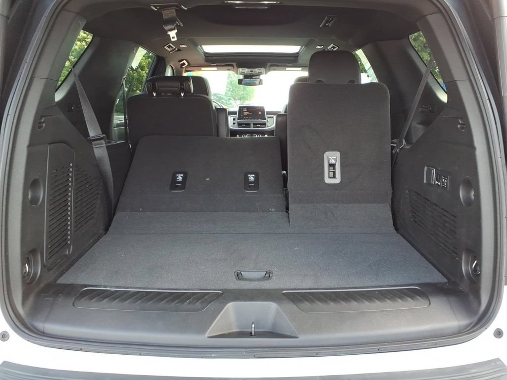 Certified 2023 GMC Yukon SLT w/ SLT Premium Package AWD/4WD image 8