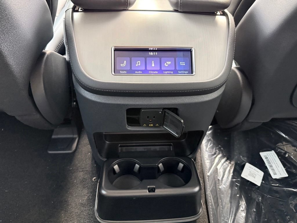 New 2027 Lincoln Navigator Premiere AWD/4WD image 12