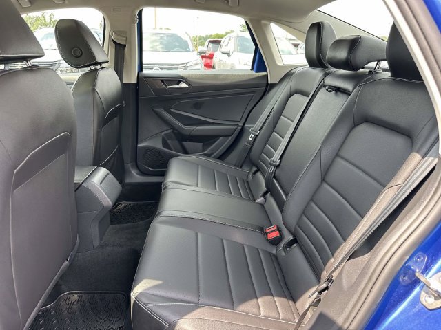 Used 2024 Volkswagen Jetta SE w/ Panoramic Sunroof Package FWD image 18