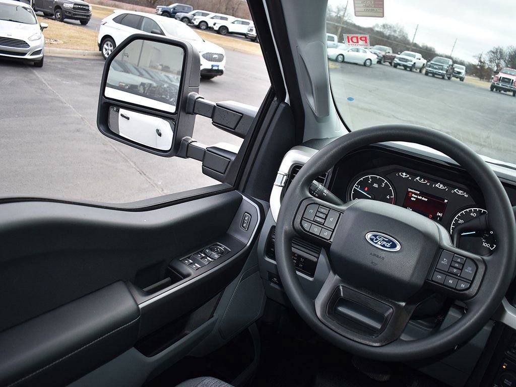 New 2025 Ford F250 XLT w/ FX4 Off-Road Package image 18