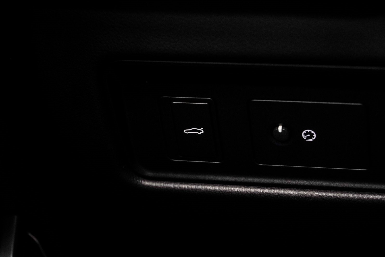 Used 2024 Jaguar XF R-Dynamic SE image 31