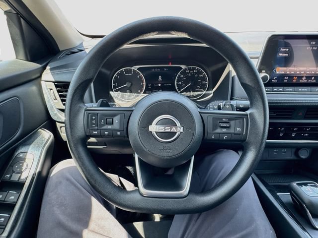 Used 2024 Nissan Rogue S FWD image 11