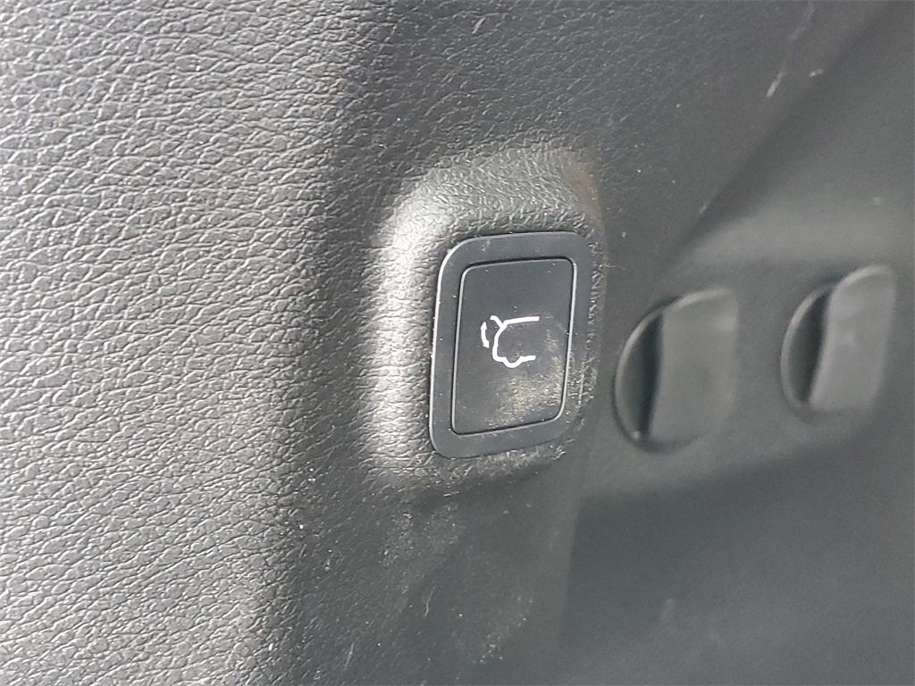 Used 2022 Jeep Cherokee Limited image 10