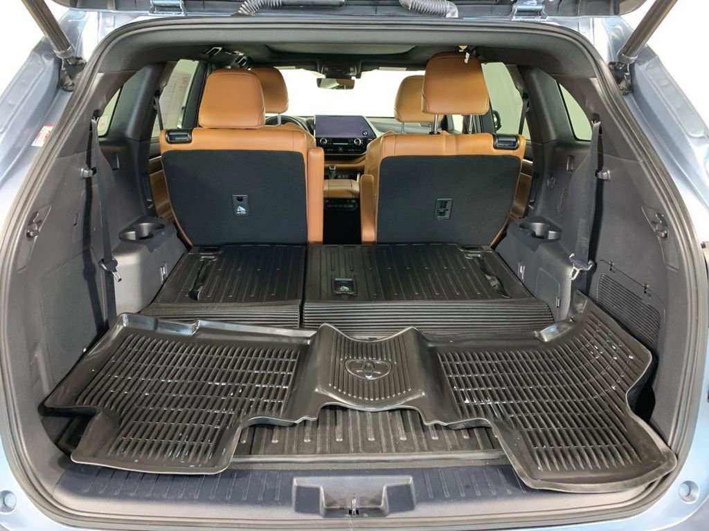 Used 2023 Toyota Highlander Platinum image 16