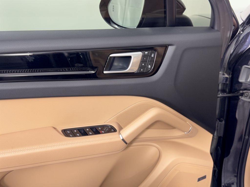 Certified 2022 Porsche Cayenne AWD/4WD image 15