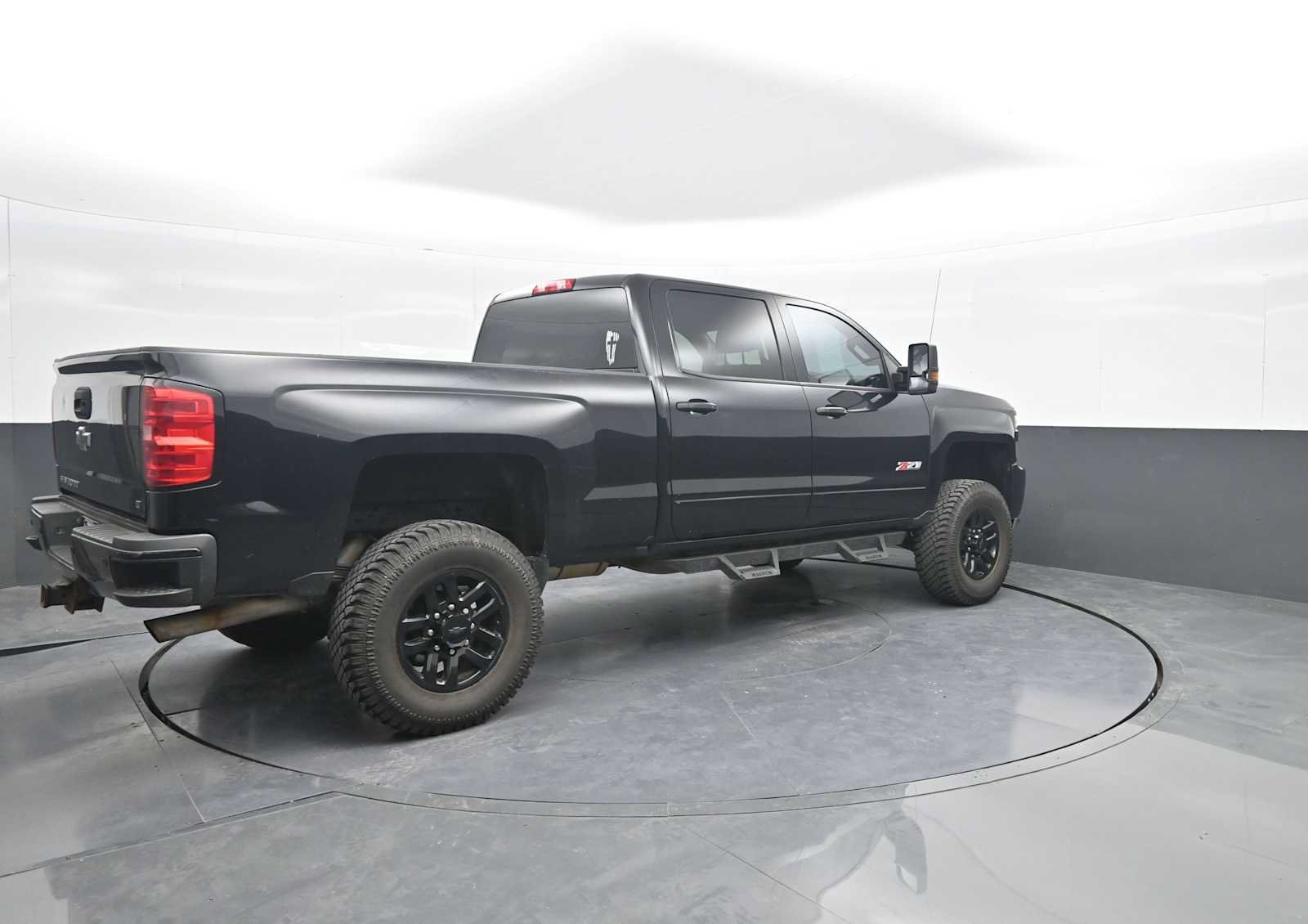 Used 2016 Chevrolet Silverado 2500 LT w/ Midnight Edition AWD/4WD image 8