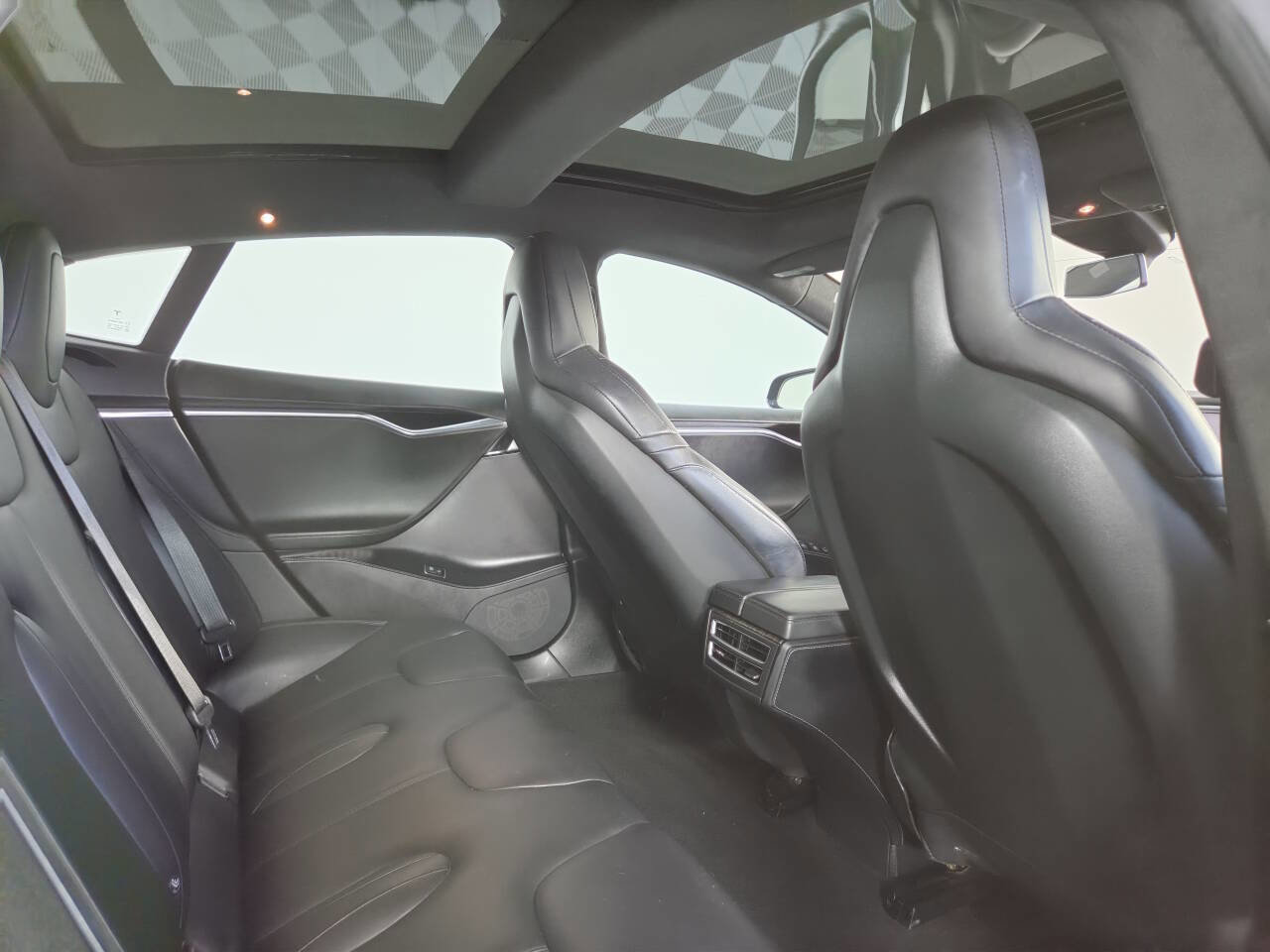 Used 2016 Tesla Model S 70D AWD/4WD image 25
