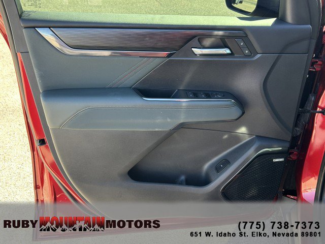 Used 2024 GMC Acadia AT4 w/ Luxury Package AWD/4WD image 9